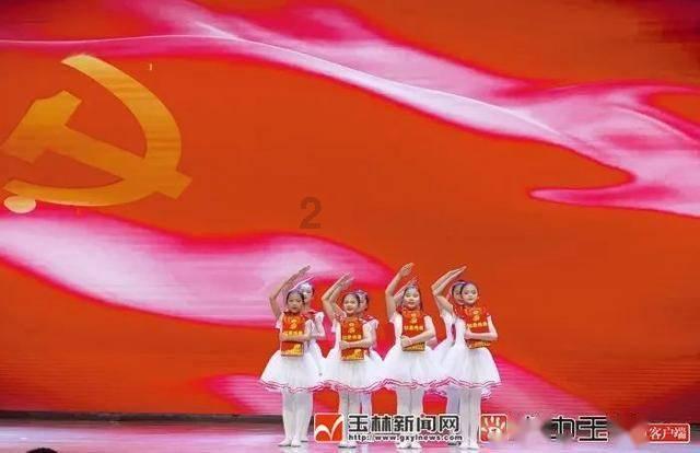 逃离黑与白的房间