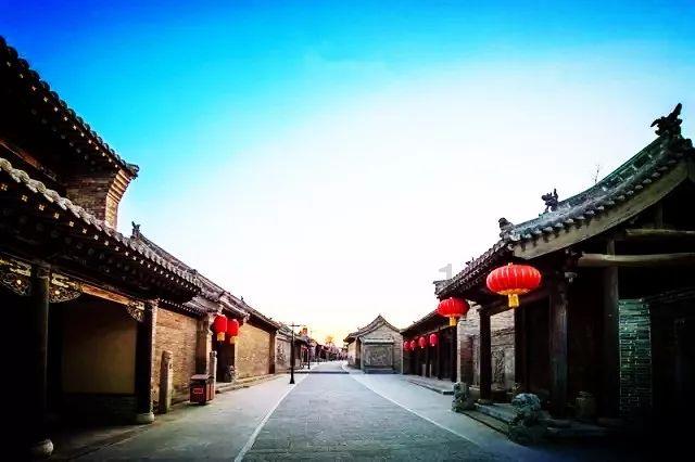 时尚拼接牛仔裤