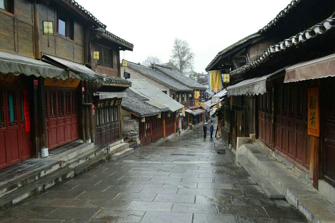 逃离荒废的戏院